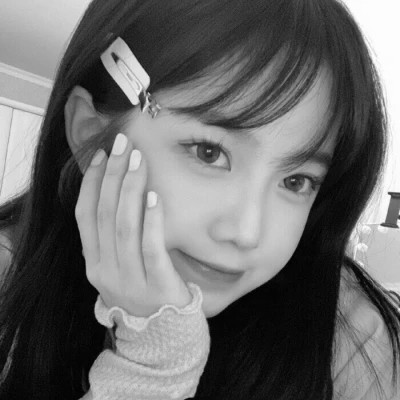 宝藏！100张小众黑白ins风女生真人头像来袭 女生头像 第95张