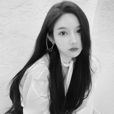 宝藏！100张小众黑白ins风女生真人头像来袭 女生头像 第96张