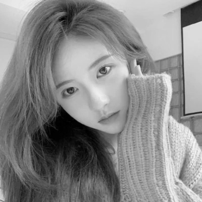 宝藏！100张小众黑白ins风女生真人头像来袭 女生头像 第92张