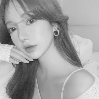 宝藏！100张小众黑白ins风女生真人头像来袭 女生头像 第93张