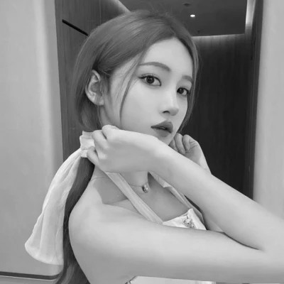 宝藏！100张小众黑白ins风女生真人头像来袭 女生头像 第97张