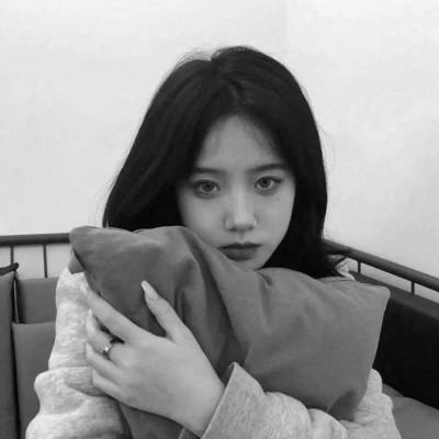 必看!100张女生黑白微信头像大集合,高级感拉满 女生头像 第8张 必看!100张女生黑白微信头像大集合,高级感拉满 女生头像 第8张