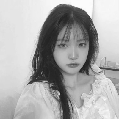 必看！100张女生黑白微信头像大集合，高级感拉满 女生头像 第7张