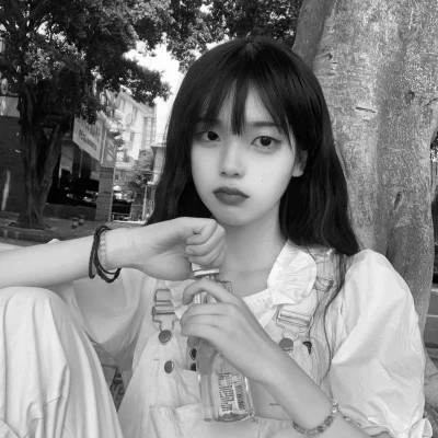 必看!100张女生黑白微信头像大集合,高级感拉满 女生头像 第12张 必看!100张女生黑白微信头像大集合,高级感拉满 女生头像 第12张