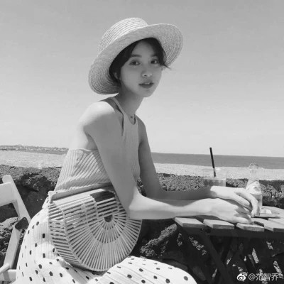 必看！100张女生黑白微信头像大集合，高级感拉满 女生头像 第13张