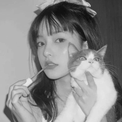 必看！100张女生黑白微信头像大集合，高级感拉满 女生头像 第14张