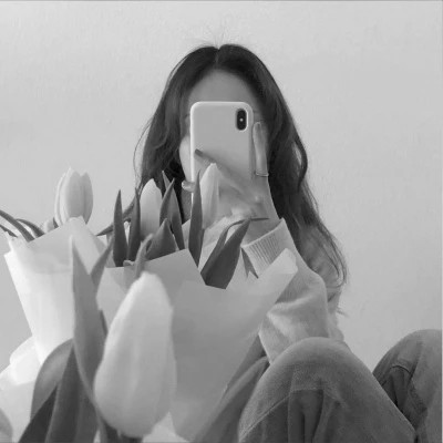 必看！100张女生黑白微信头像大集合，高级感拉满 女生头像 第30张