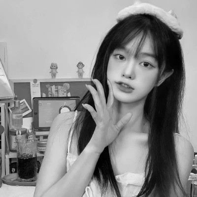 必看！100张女生黑白微信头像大集合，高级感拉满 女生头像 第39张