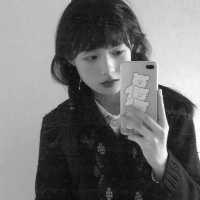必看！100张女生黑白微信头像大集合，高级感拉满 女生头像 第35张