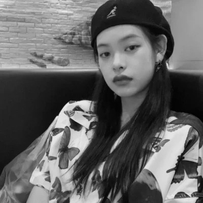 必看！100张女生黑白微信头像大集合，高级感拉满 女生头像 第52张