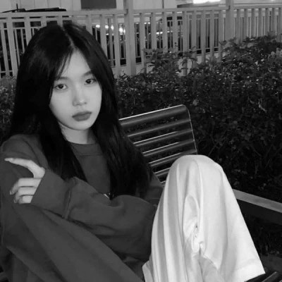 必看！100张女生黑白微信头像大集合，高级感拉满 女生头像 第41张