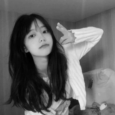 必看！100张女生黑白微信头像大集合，高级感拉满 女生头像 第53张