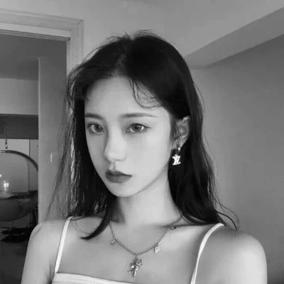 必看！100张女生黑白微信头像大集合，高级感拉满 女生头像 第71张