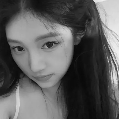 必看！100张女生黑白微信头像大集合，高级感拉满 女生头像 第78张