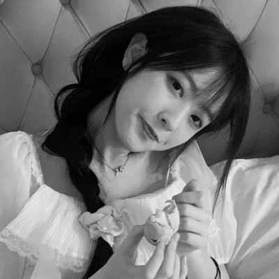 必看！100张女生黑白微信头像大集合，高级感拉满 女生头像 第68张