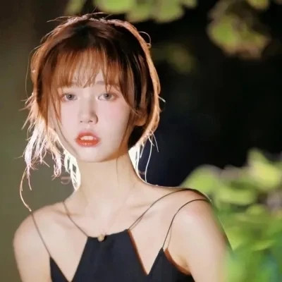 「精选100 张」女生真人头像高清无水印分享：甜美风、氛围感、御姐范，总有你爱的款！ 女生头像 第1张