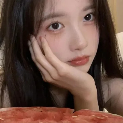 「精选100 张」女生真人头像高清无水印分享：甜美风、氛围感、御姐范，总有你爱的款！ 女生头像 第10张