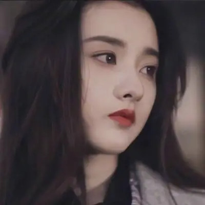 「精选100 张」女生真人头像高清无水印分享：甜美风、氛围感、御姐范，总有你爱的款！ 女生头像 第24张
