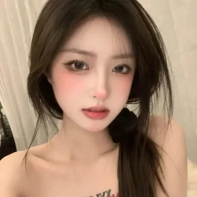 「精选100 张」女生真人头像高清无水印分享：甜美风、氛围感、御姐范，总有你爱的款！ 女生头像 第16张