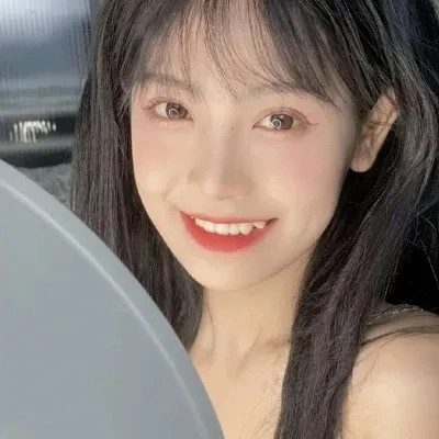 「精选100 张」女生真人头像高清无水印分享：甜美风、氛围感、御姐范，总有你爱的款！ 女生头像 第17张