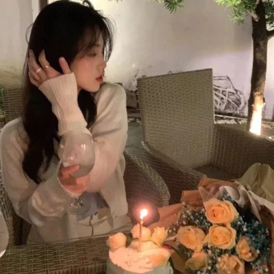 「精选100 张」女生真人头像高清无水印分享：甜美风、氛围感、御姐范，总有你爱的款！ 女生头像 第26张
