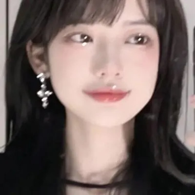 「精选100 张」女生真人头像高清无水印分享：甜美风、氛围感、御姐范，总有你爱的款！ 女生头像 第39张