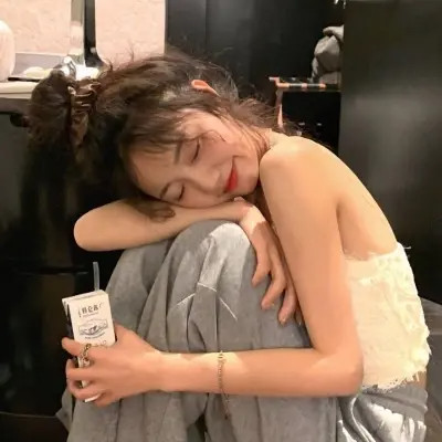 「精选100 张」女生真人头像高清无水印分享：甜美风、氛围感、御姐范，总有你爱的款！ 女生头像 第28张