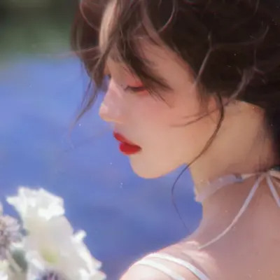 「精选100 张」女生真人头像高清无水印分享：甜美风、氛围感、御姐范，总有你爱的款！ 女生头像 第33张