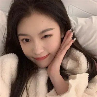「精选100 张」女生真人头像高清无水印分享：甜美风、氛围感、御姐范，总有你爱的款！ 女生头像 第34张