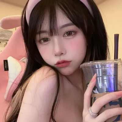 「精选100 张」女生真人头像高清无水印分享：甜美风、氛围感、御姐范，总有你爱的款！ 女生头像 第44张