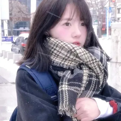「精选100 张」女生真人头像高清无水印分享：甜美风、氛围感、御姐范，总有你爱的款！ 女生头像 第43张