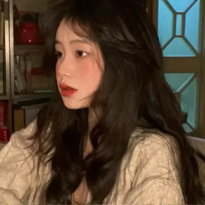 「精选100 张」女生真人头像高清无水印分享：甜美风、氛围感、御姐范，总有你爱的款！ 女生头像 第56张