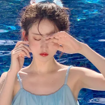 「精选100 张」女生真人头像高清无水印分享：甜美风、氛围感、御姐范，总有你爱的款！ 女生头像 第77张