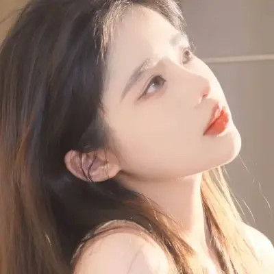 「精选100 张」女生真人头像高清无水印分享：甜美风、氛围感、御姐范，总有你爱的款！ 女生头像 第79张