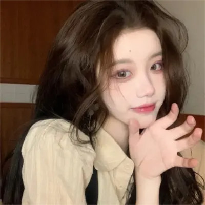 「精选100 张」女生真人头像高清无水印分享：甜美风、氛围感、御姐范，总有你爱的款！ 女生头像 第74张