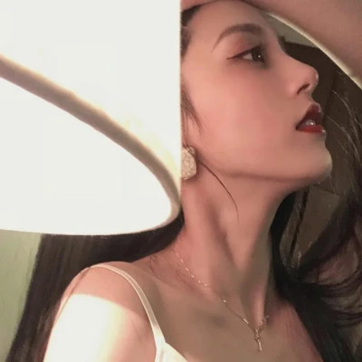 「精选100 张」女生真人头像高清无水印分享：甜美风、氛围感、御姐范，总有你爱的款！ 女生头像 第93张