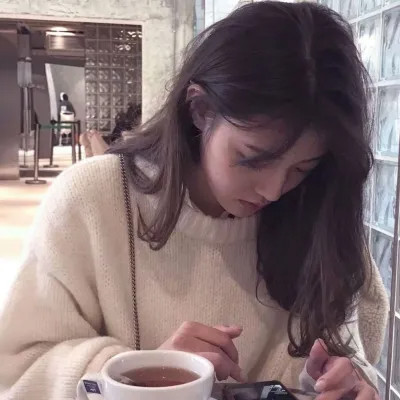 「精选100 张」女生真人头像高清无水印分享：甜美风、氛围感、御姐范，总有你爱的款！ 女生头像 第85张