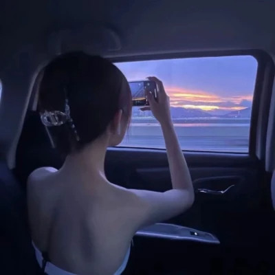氛围感拉满的小众高级女生背影头像大集合 女生头像 第24张