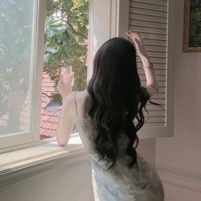 氛围感拉满的小众高级女生背影头像大集合 女生头像 第16张