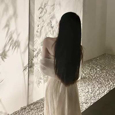 氛围感拉满的小众高级女生背影头像大集合 女生头像 第21张