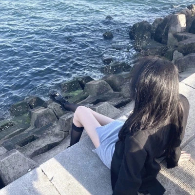 氛围感拉满的小众高级女生背影头像大集合 女生头像 第65张