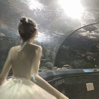 氛围感拉满的小众高级女生背影头像大集合 女生头像 第67张