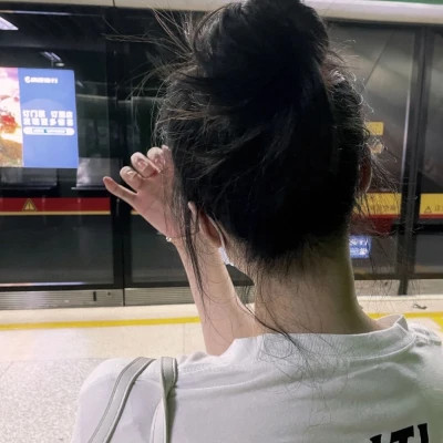 氛围感拉满的小众高级女生背影头像大集合 女生头像 第82张