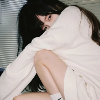 伤感清冷破碎感白月光头像，清冷破碎感拉满 女生头像 第3张